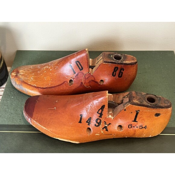 Vintage 1950’s Child Wood & Metal Shoe Forms Rustic Primitive Country Farmhouse - Picture 2 of 9